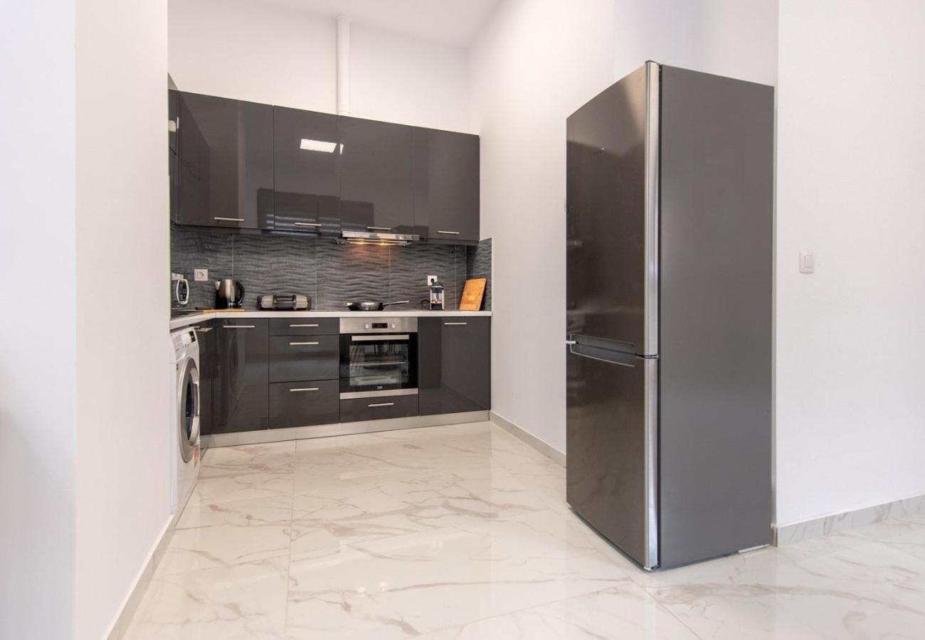 Apartment Liv - Modern Spacious In Gazi Athens