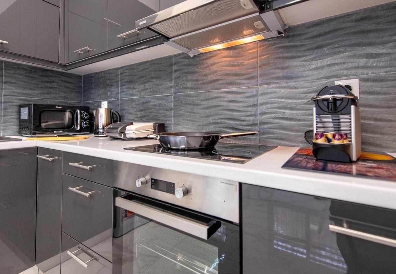 Liv - Modern Spacious In Gazi Athens