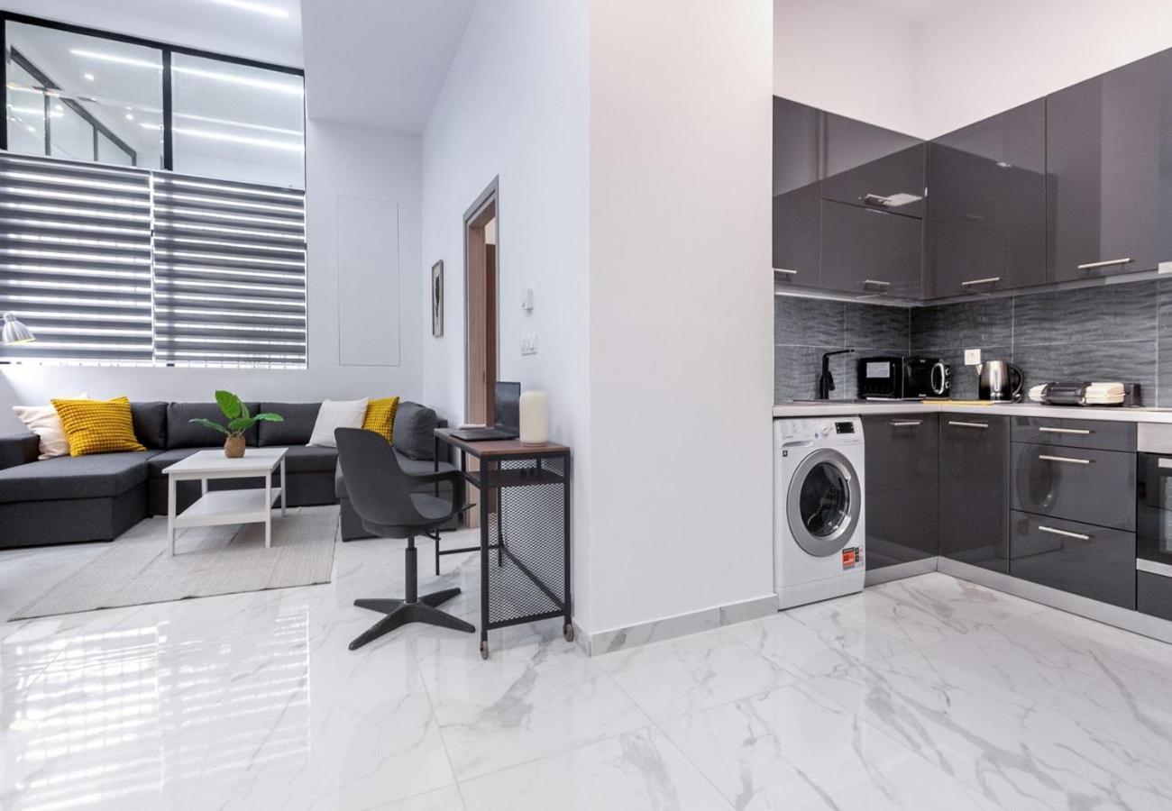 Liv - Modern Spacious In Gazi Apartment Athens